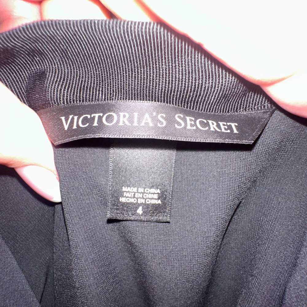 NWOT Victoria's Secret Pleated Lace Black Skirt size 4 - Picture 5 of 5